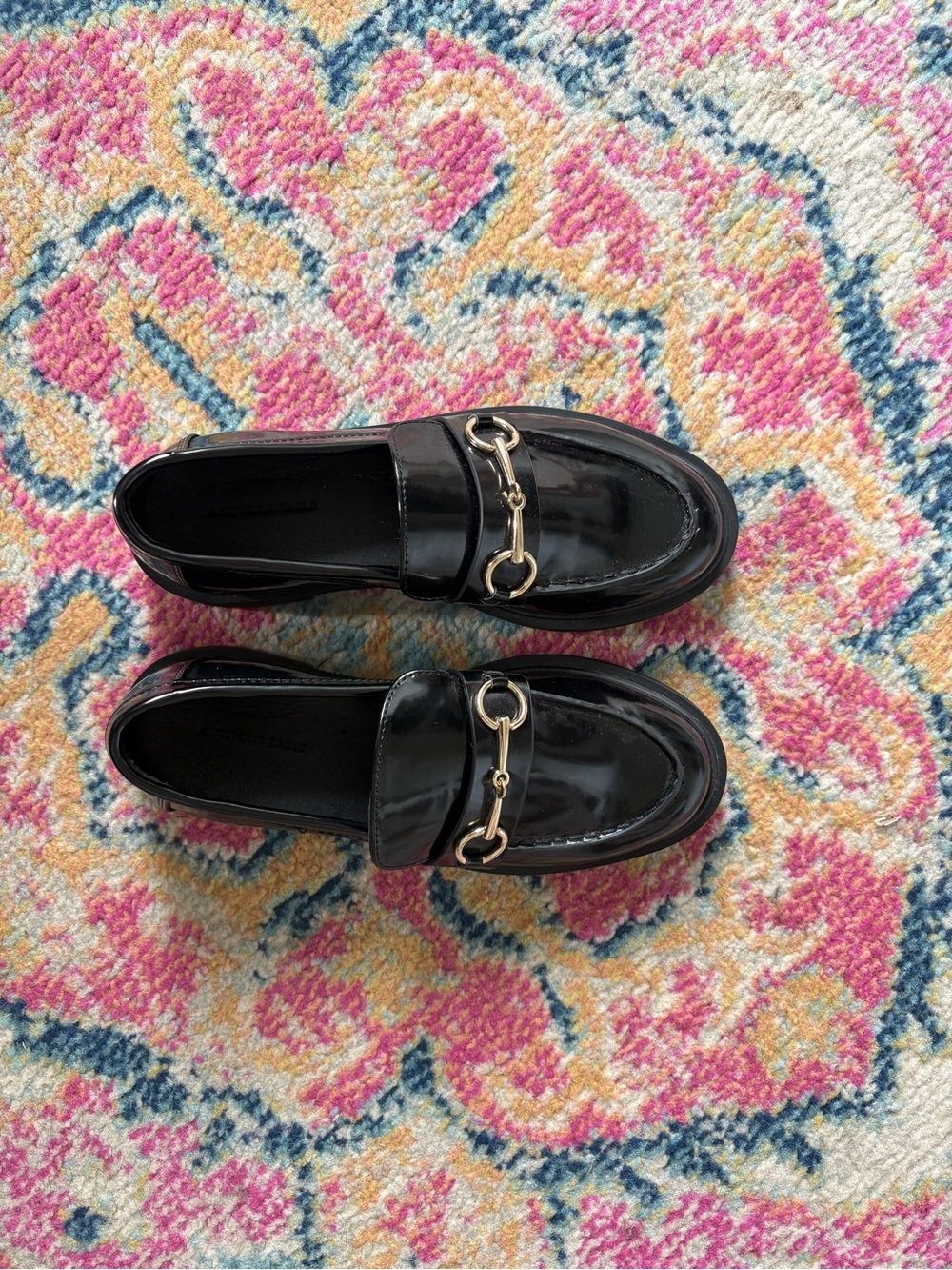 (NEVER WORN) Women’s Size 7 American Eagle Black Loafers With Gold Detail